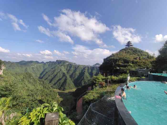 悬崖酒店-"酒店位于铜仁万山区朱砂古镇(万山矿山公园