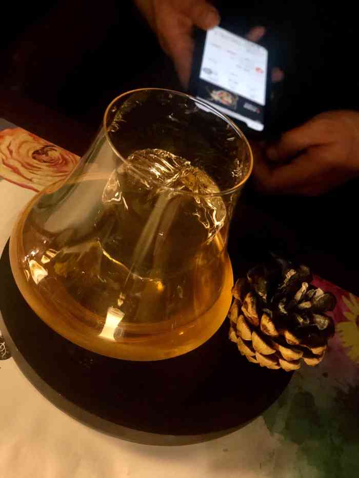 晚上想和几个朋友一起说说话喝一杯