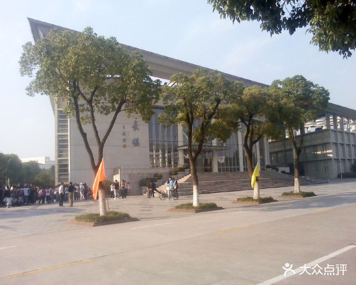 上海大学(宝山校区)伟长楼图片