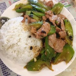 喜欢的菜 凉瓜肉片饭尖椒肉片饭黑椒牛肉饭炸鸡翼