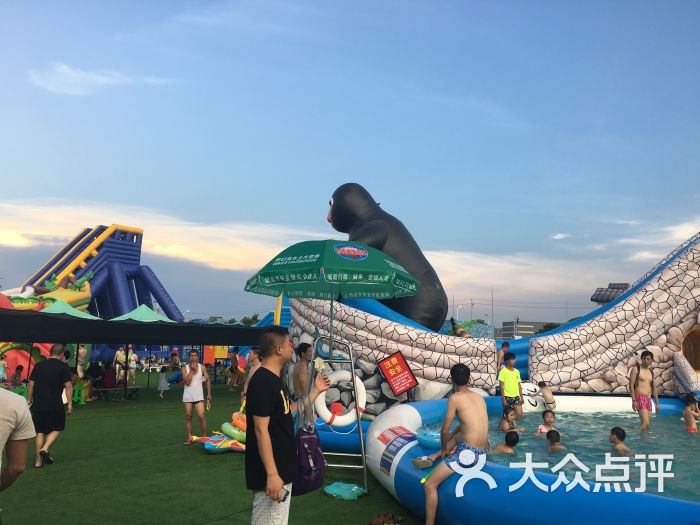 宜家荟聚梦幻岛水上乐园游泳大世界