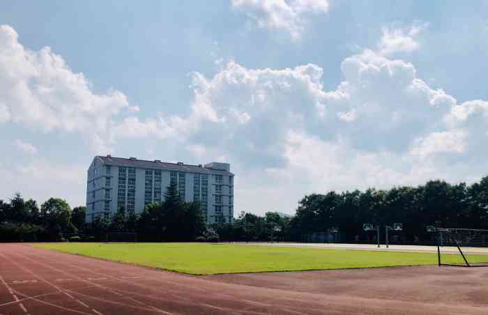 杭州市西湖职业高级中学(南区)-"灰常灰常棒的中职学校[强]她的旅游