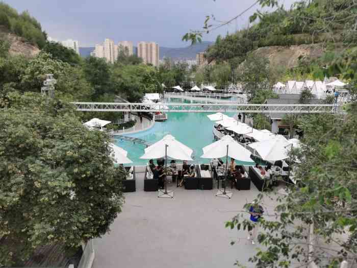 翠湖酒店-"位于大沙坪上面的五一山,环境不错,亭台楼.