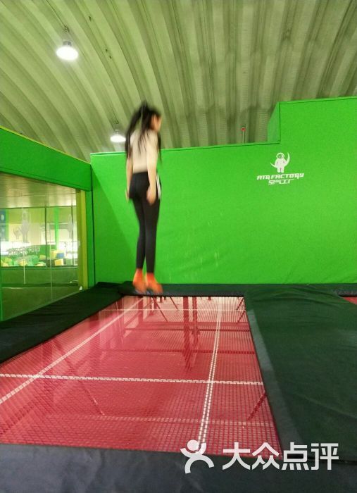 空气工厂蹦床馆