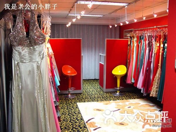 婚纱店内照片_动漫婚纱情侣头像(2)