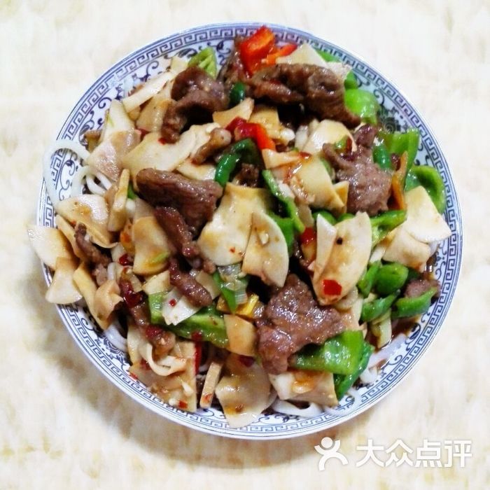 蘑菇肉拌面