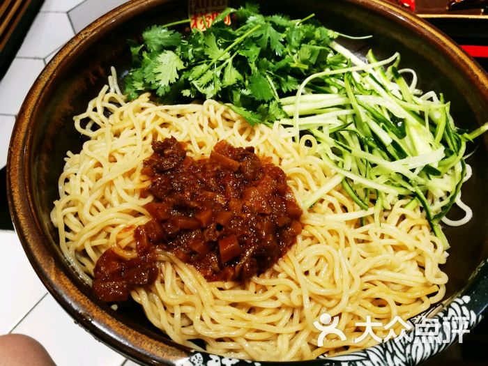 麻辣牛肉拌面