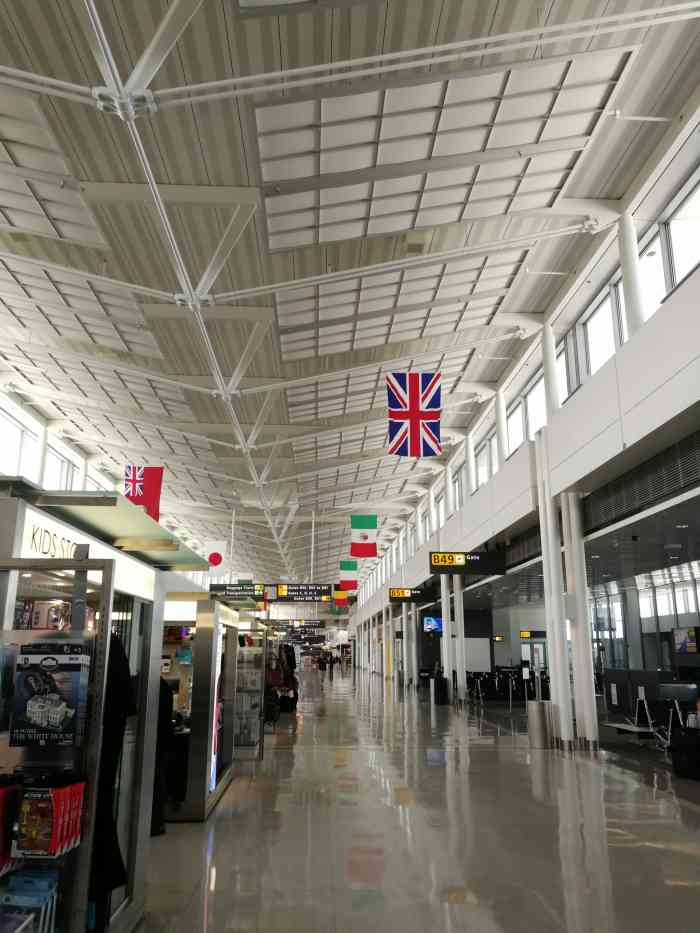 华盛顿杜勒斯国际机场-"机场不是很大,安检比较严格