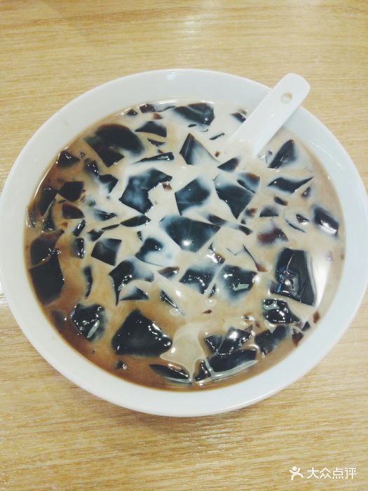 牛奶黑凉粉