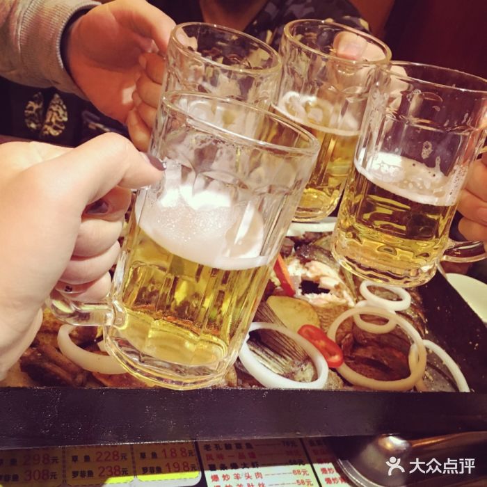 海陆空土坑烧烤(荣和城连锁旗舰店)乌苏啤酒图片