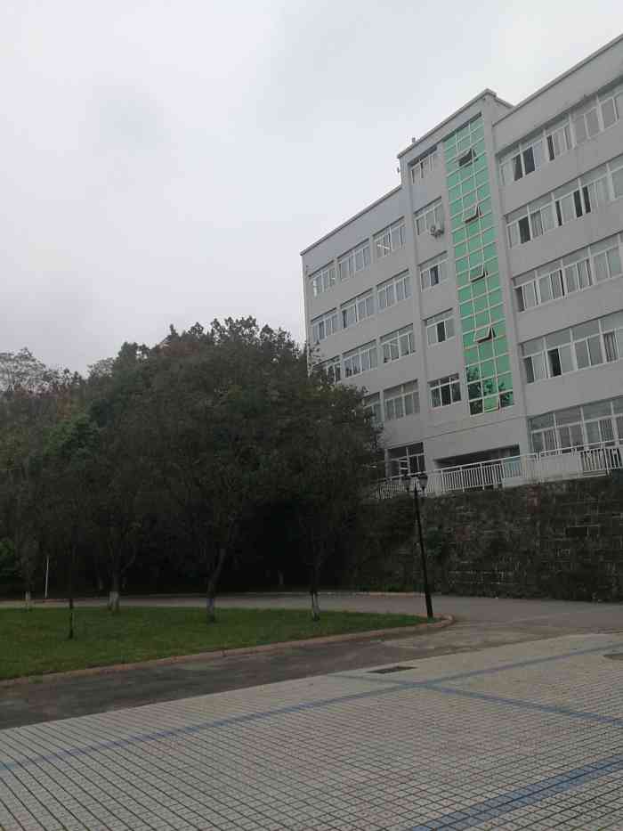 绵阳职业技术学院(西北门店)-"这个学校还可以,宿舍和