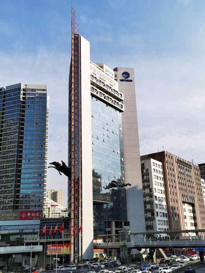 海王大厦-"听说雕塑是1995年就建好的,好惊叹,拍."