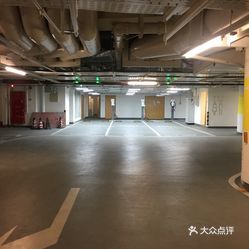 兴业太古汇停车场