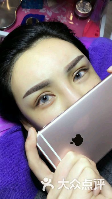 飞儿韩式半永久美妆(纹绣眉眼唇私人定制)图片 第1张