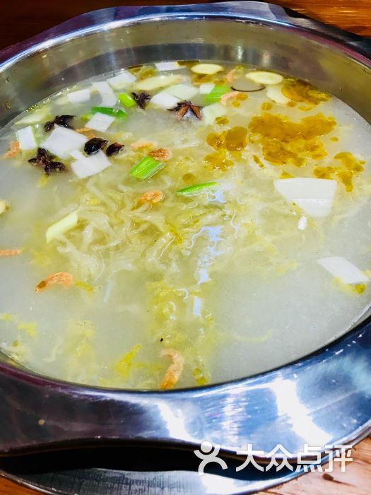 成都街头串串香火锅酸菜锅底图片 - 第5张
