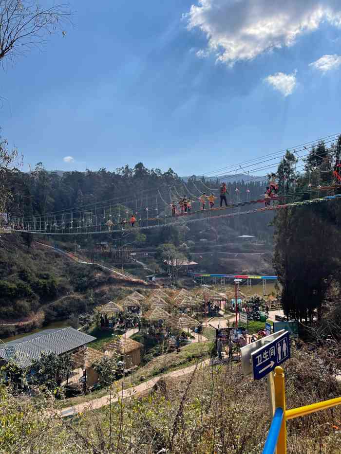 昆明自然乐游乐园-"昆明自然乐游乐园位于西山半山腰