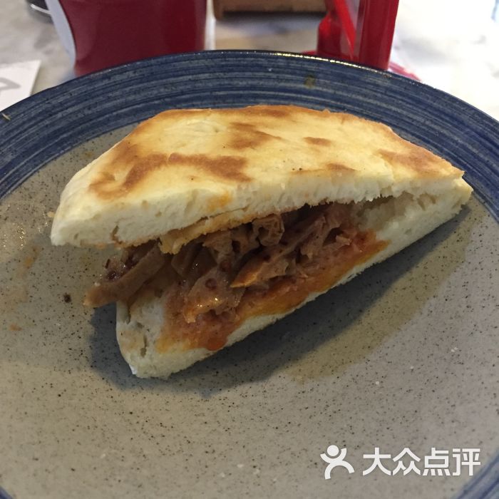 烧饼夹豆腐串