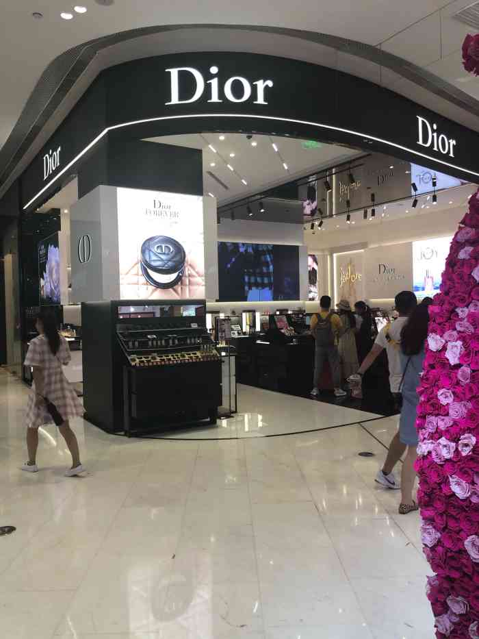 dior-"海信广场一楼,海信在活动时的化妆品还是很.