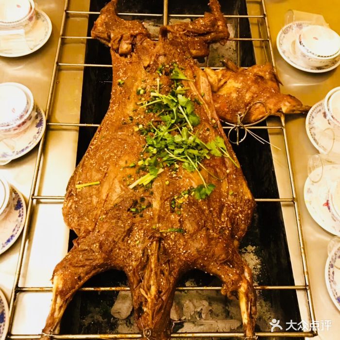 海兰云天(蒙古)烤全羊图片