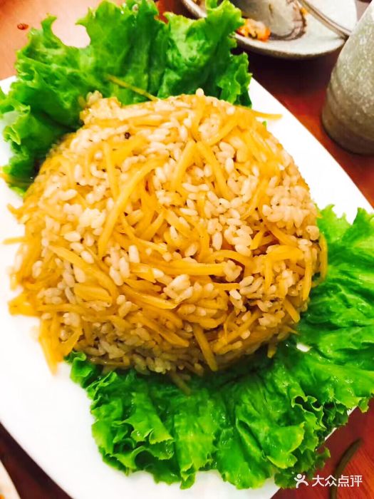伍朵金花海鲜烧烤土豆丝炒饭图片 第1张