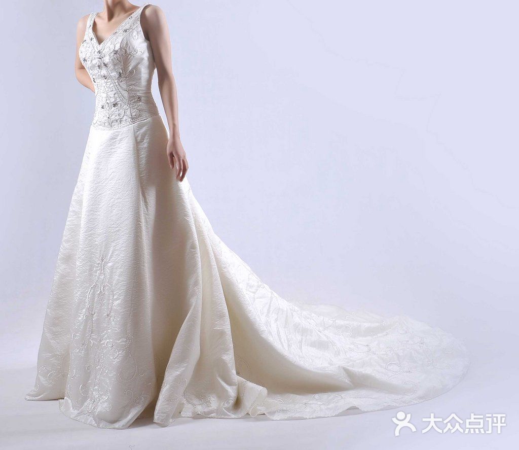 国际婚纱礼服网_婚纱礼服(2)