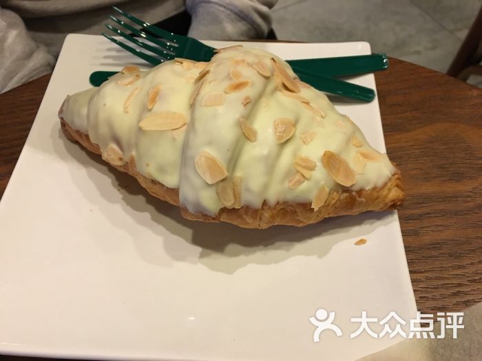 星巴克(龙德广场店)白巧克力牛角包图片 - 第41张