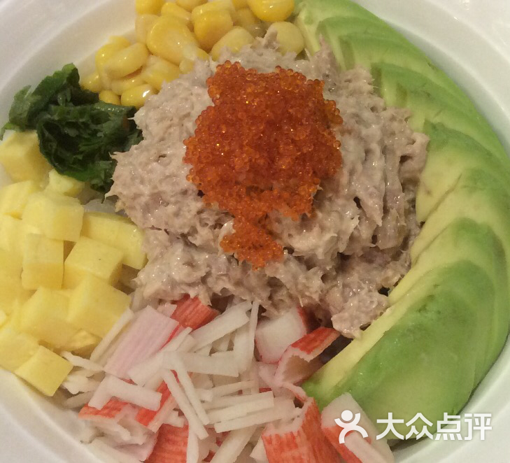 吞拿鱼牛油果饭