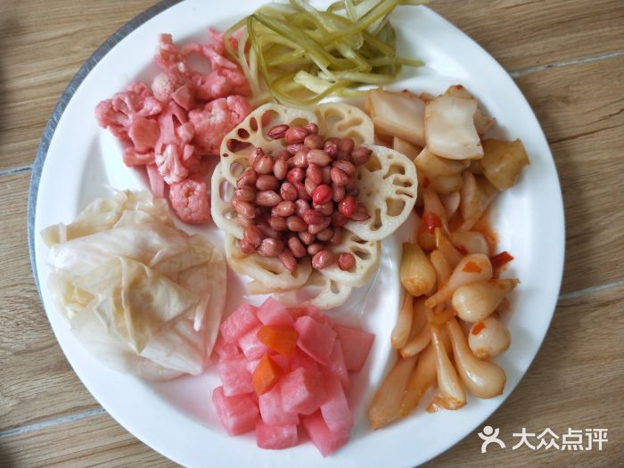 火红阁黔菜馆-泡菜拼盘图片-贵阳美食-大众点评网