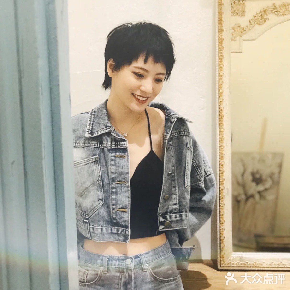 女生酷酷的超短发