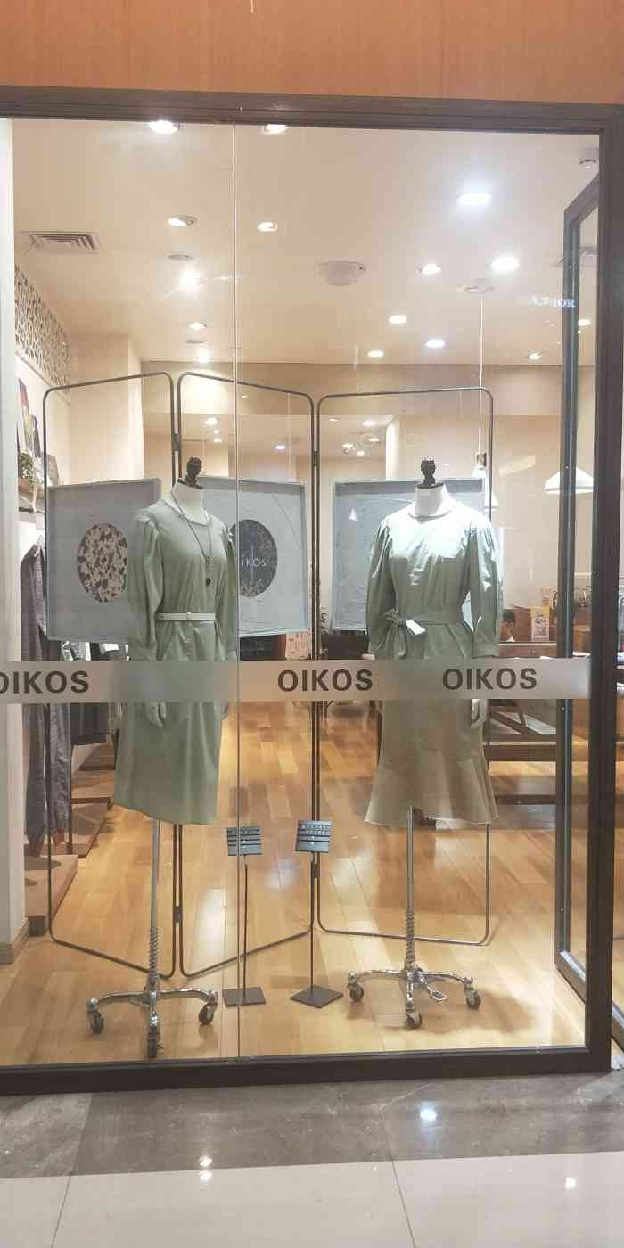 oikos位于湖北省武汉市青山区建设二路武商众圆广场里面高级女装服饰