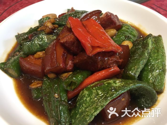 虎皮尖椒红烧肉