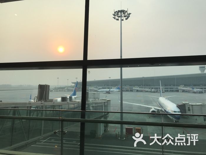2017~10~1 还有最后几个库存图片,点评基本上写差不多了,年纪增长,生活步入正轨,越来越规律,晚上锻炼不食,早餐在家做,中午公司食堂,为了健康少吃零食,周末跑装修,去的店也少,也渐渐不像三四年前为了霸王餐和1元秒杀沾沾自喜,工作忙了,也做不到霸王餐准时替补,还要写帖子的声情并茂,不会再刷团购,不会再屯半折以下的代金券,掌上生活N久没去看优惠券了,吃饭还是家人朋友随性所至就好,不要刻意,毕竟对当下的我来说时间才算是最宝贵的吧~ 不去刻意去为了写而探店,从11年本科进这个圈子以来,感觉周围活跃的ID换