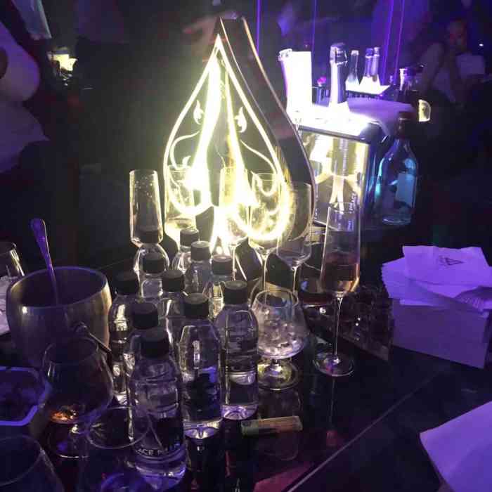 迪拜酒吧(郴州友阿国际广场店)