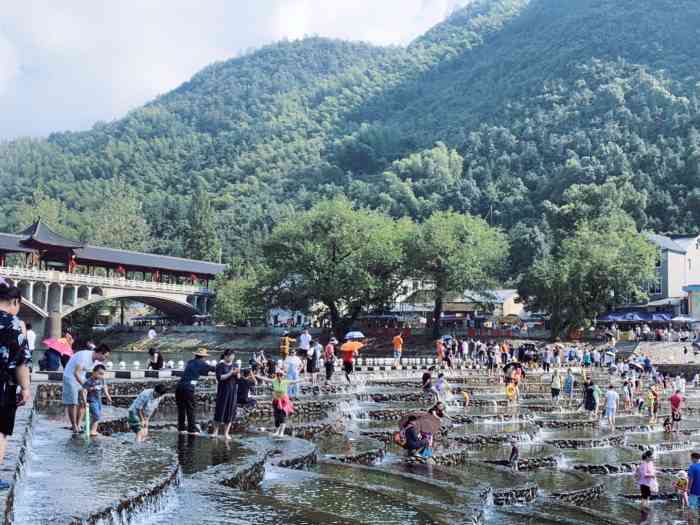 龙鳞坝景区-"跟朋友暑假去的,适合自驾,景区在富阳的.