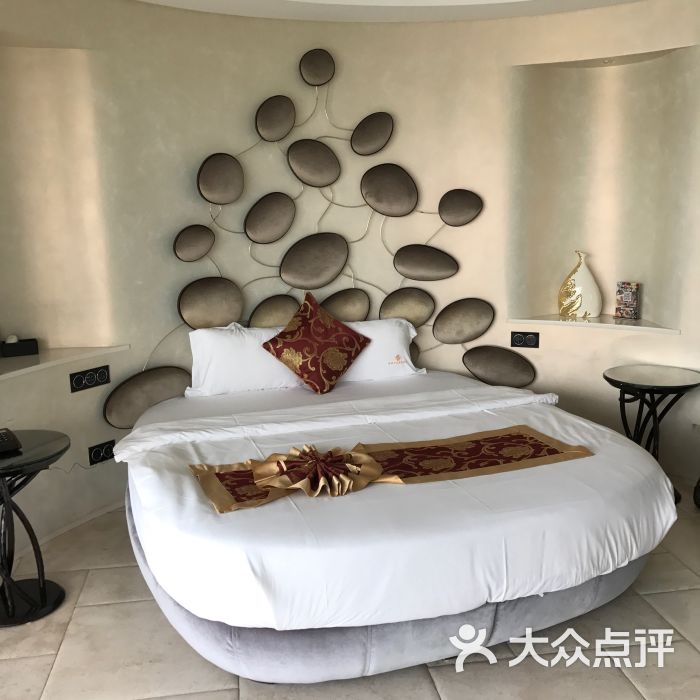 三亚湾凤凰岛热带风情度假酒店