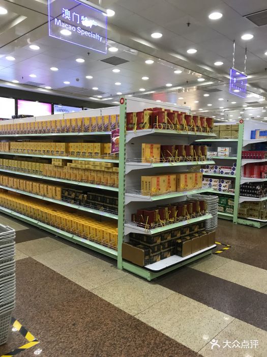 香烟和化妆品都贵了,不划算。而且汇率按82.