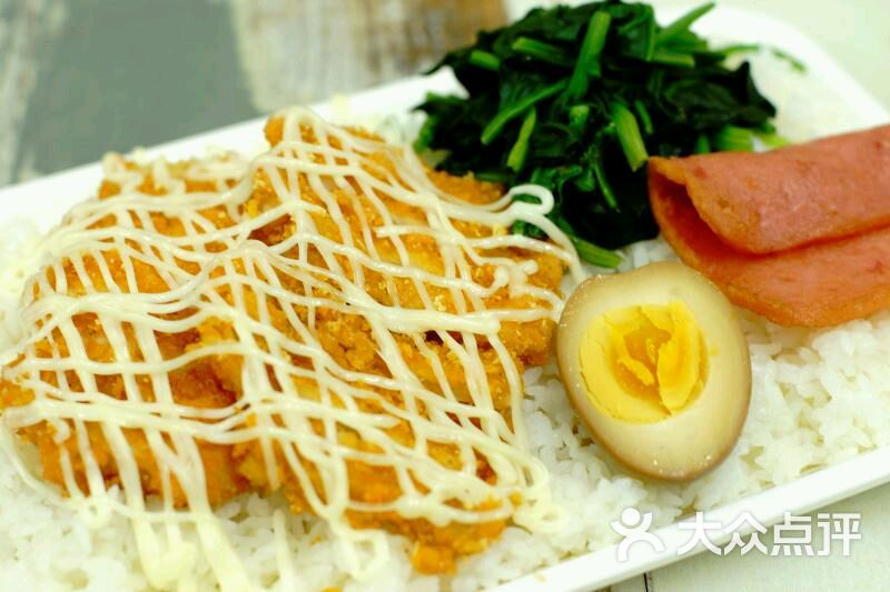 沙拉鸡排饭