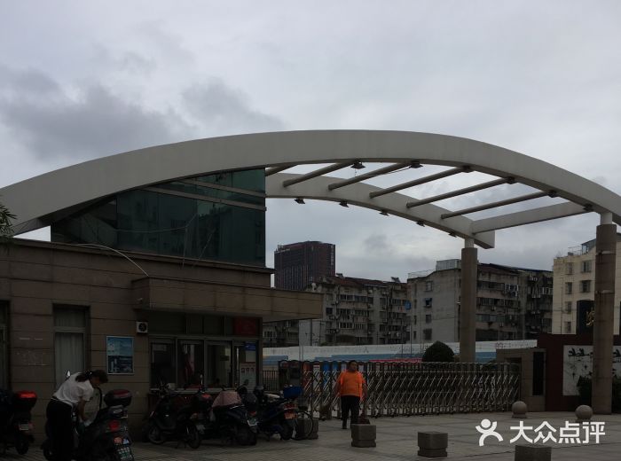 虹桥二中图片