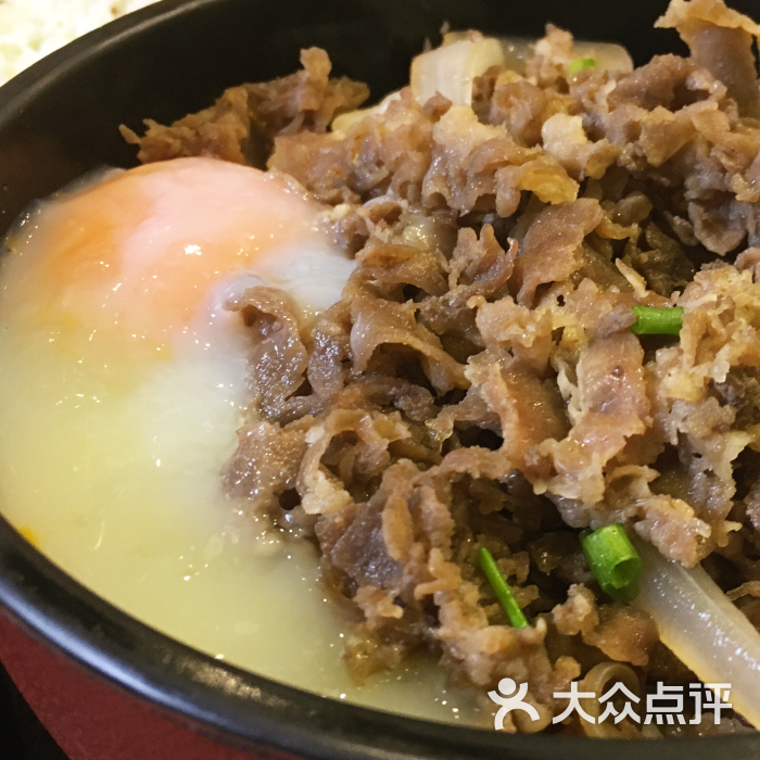 温泉蛋牛肉饭