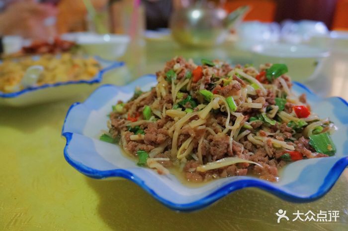 西双版纳勐海傣味园酸笋炒牛肉沫图片 第1张