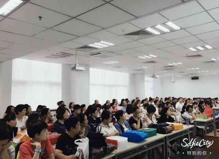 智仁学堂"海光寺的巨贝大厦,就在电报大楼对面,准确.