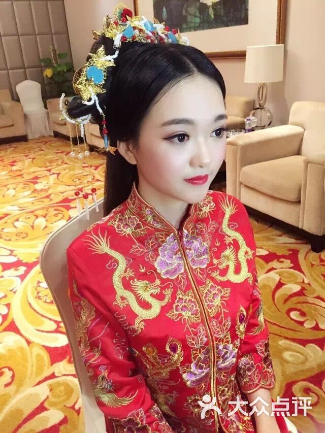 玲丽化妆美甲培训中心新娘婚纱造型图片 - 第12张