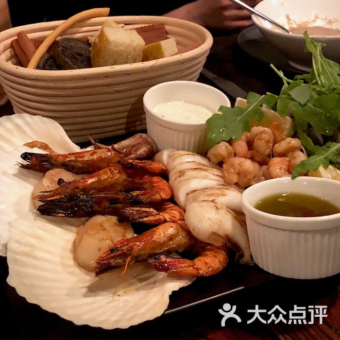 讲究的餐厅上菜顺序当然是讲究的咯,那么我.