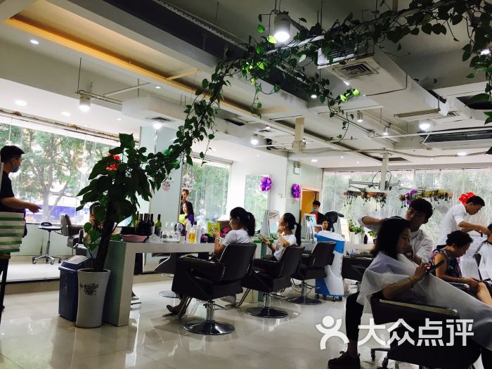 卡顿女性发型顾问连锁(皇岗店)图片 第6张