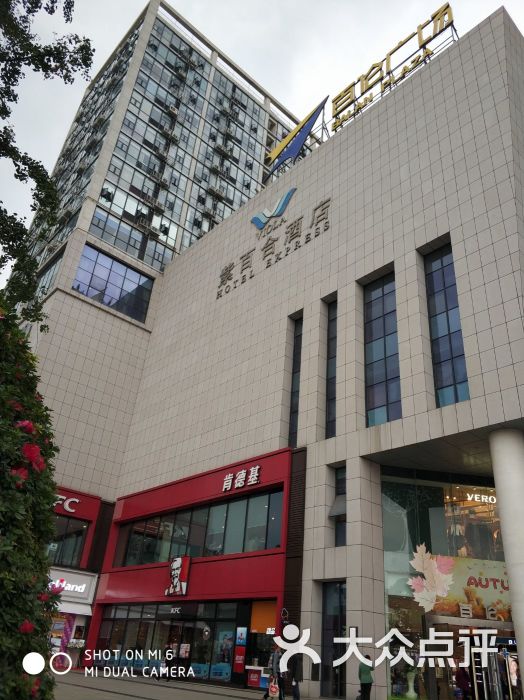 百伦百货(犀浦店)图片 - 第10张