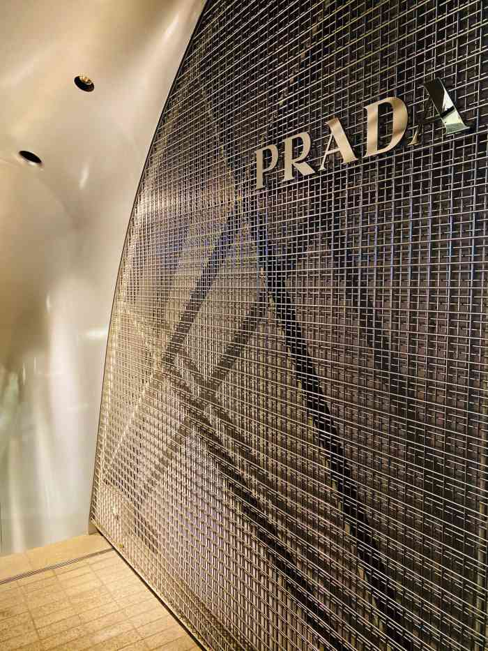 prada(青山店)-"东京表参道上的地标建筑物了.对面是mon.