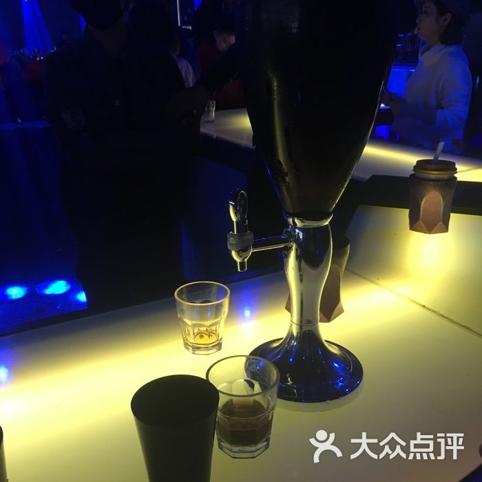 星德罗酒吧