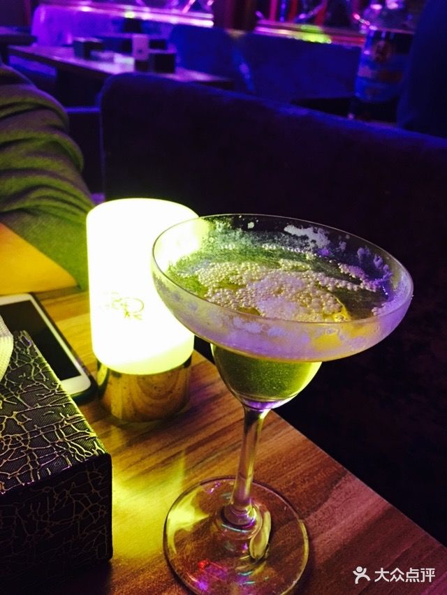 第一次去酒吧,后海酒吧众多,不知道哪家好.-坚