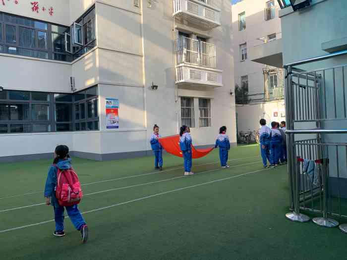 哈密道小学校分校在哈密道上的小学校