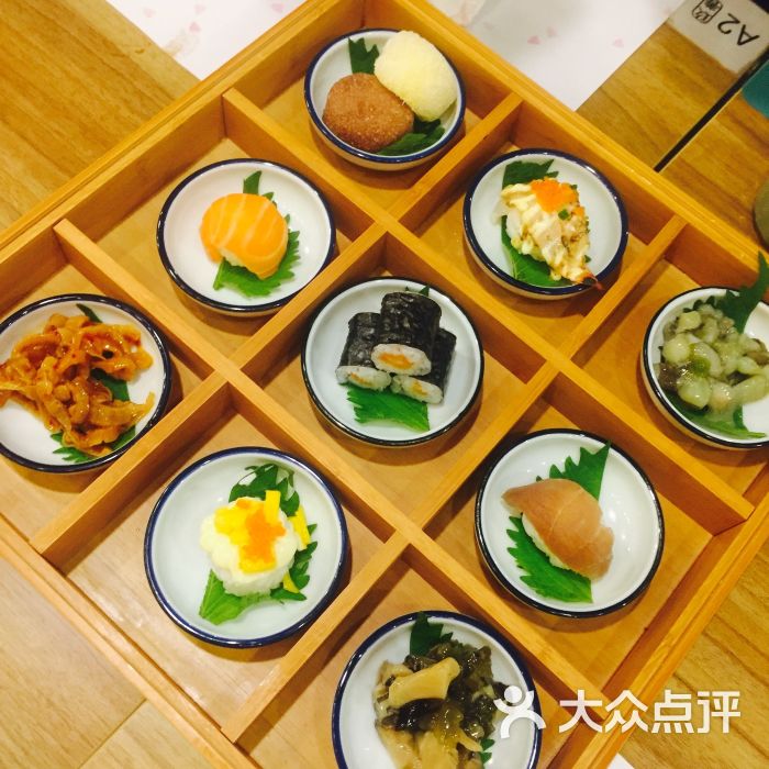 九宫格寿司拼盘